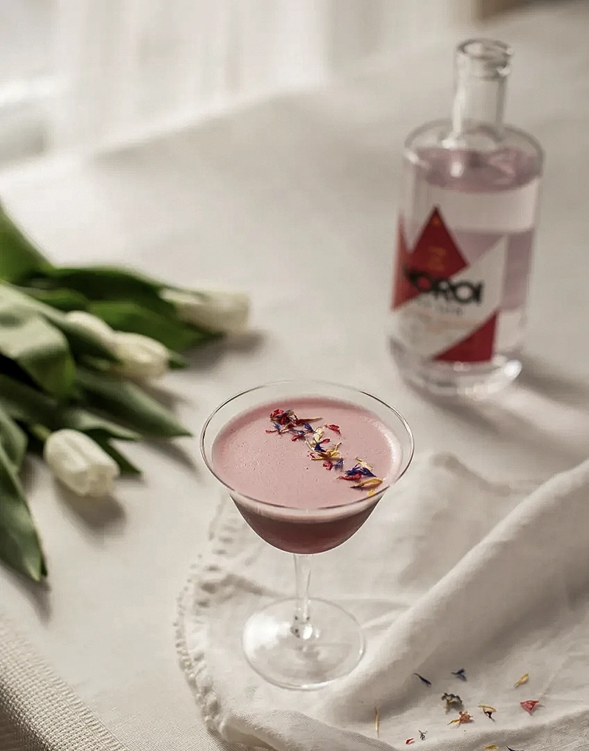A foamed sour cocktail